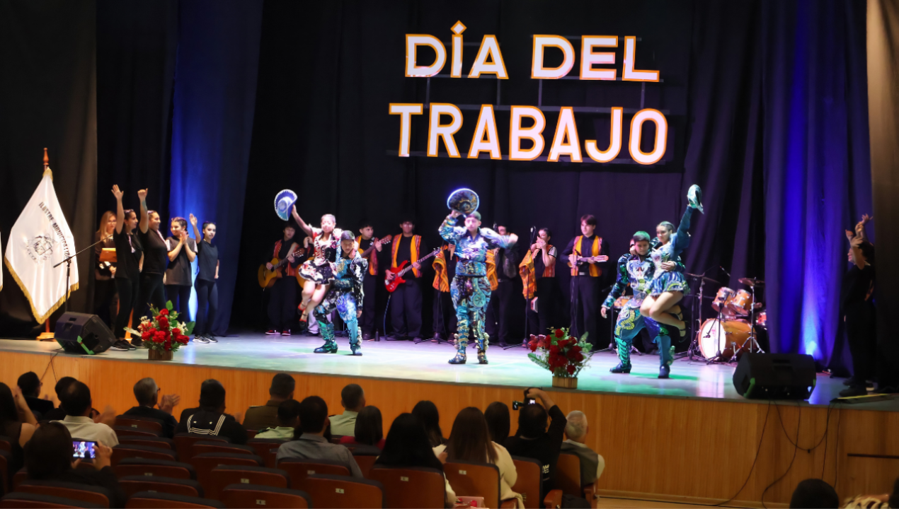/taltal-conmemora-el-dia-del-trabajador-reconociendo-a-destacados-vecinos-y
