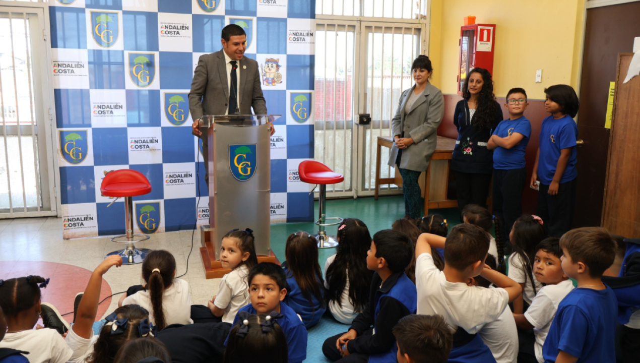 /autoridades-regionales-y-comunales-acompanan-inicio-del-ano-escolar-en-el