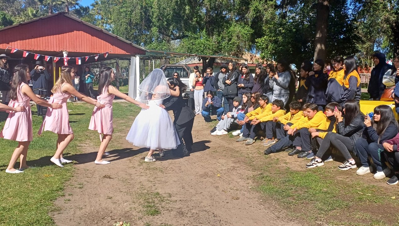 /ninos-de-curico-celebraron-fiestas-patrias-en-comunidad