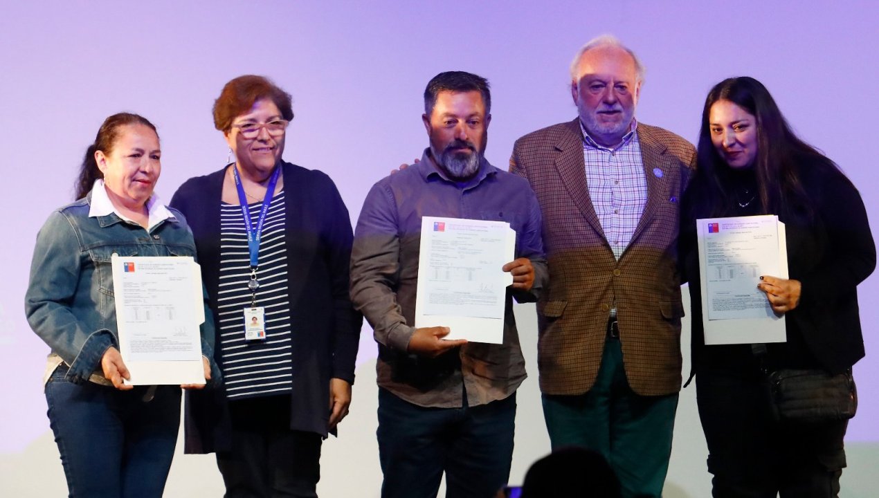/177-familias-de-curico-reciben-subsidios-habitacionales