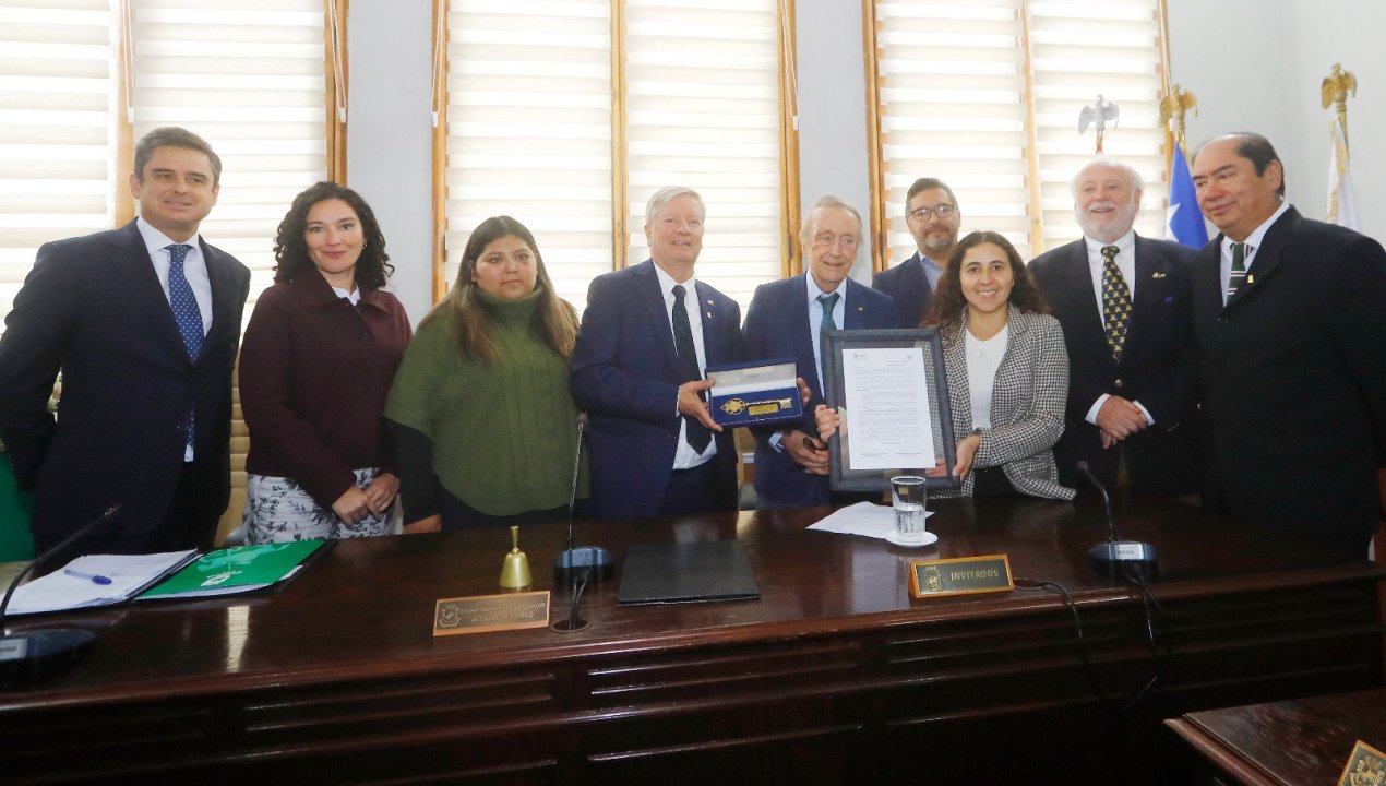 /miguel-torres-recibe-llaves-de-la-ciudad-en-curico